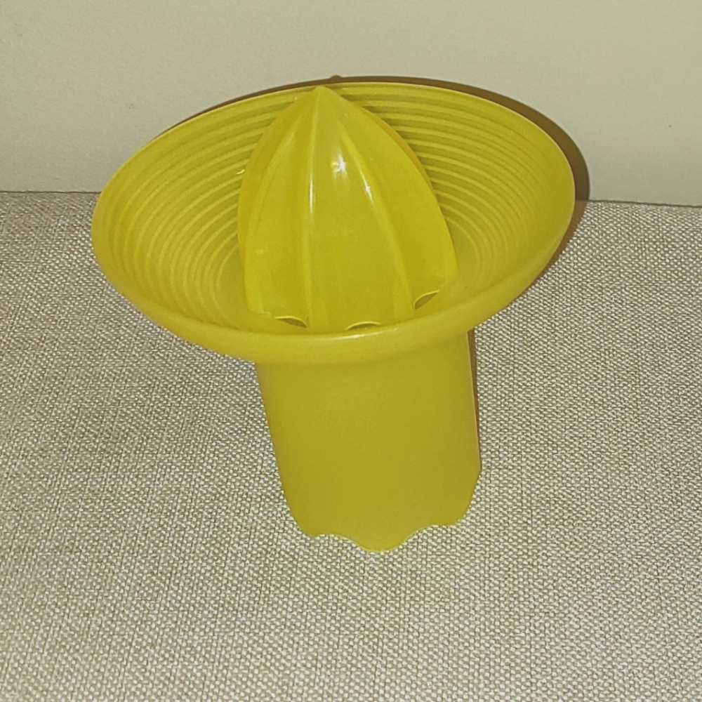 Tupperware citrus juicer 3521A-6